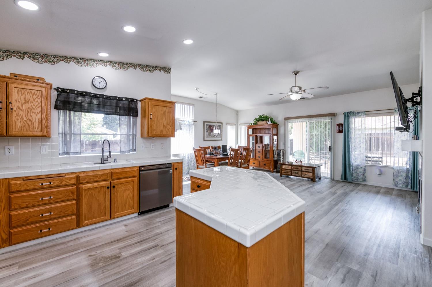 6281 N Babigian, Fresno, CA 93722