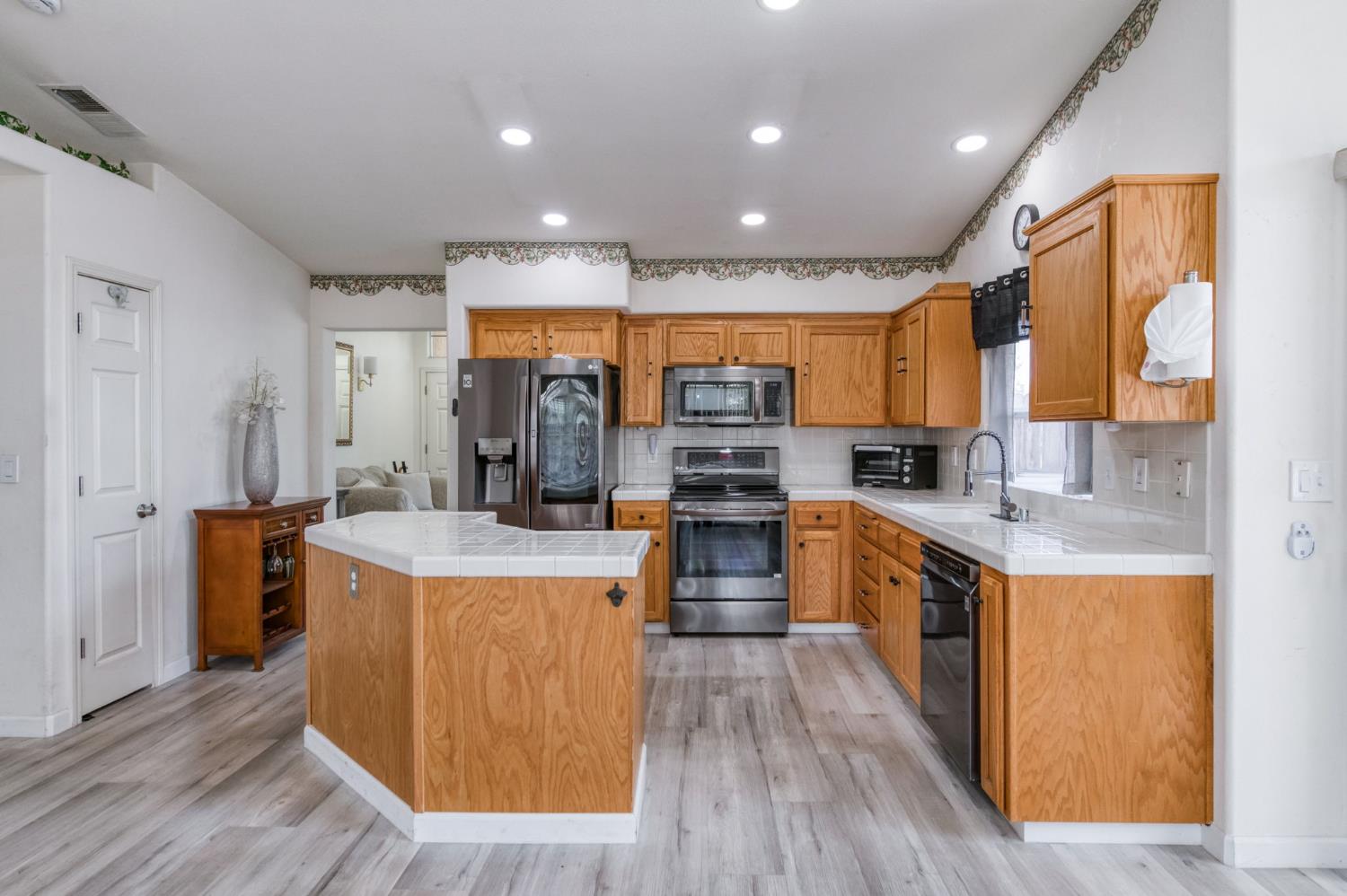 6281 N Babigian, Fresno, CA 93722