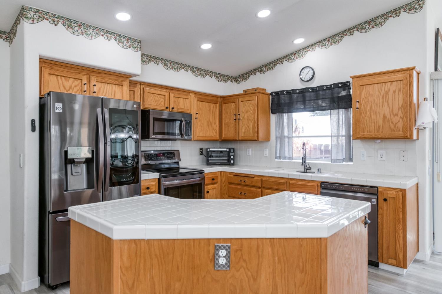 6281 N Babigian, Fresno, CA 93722