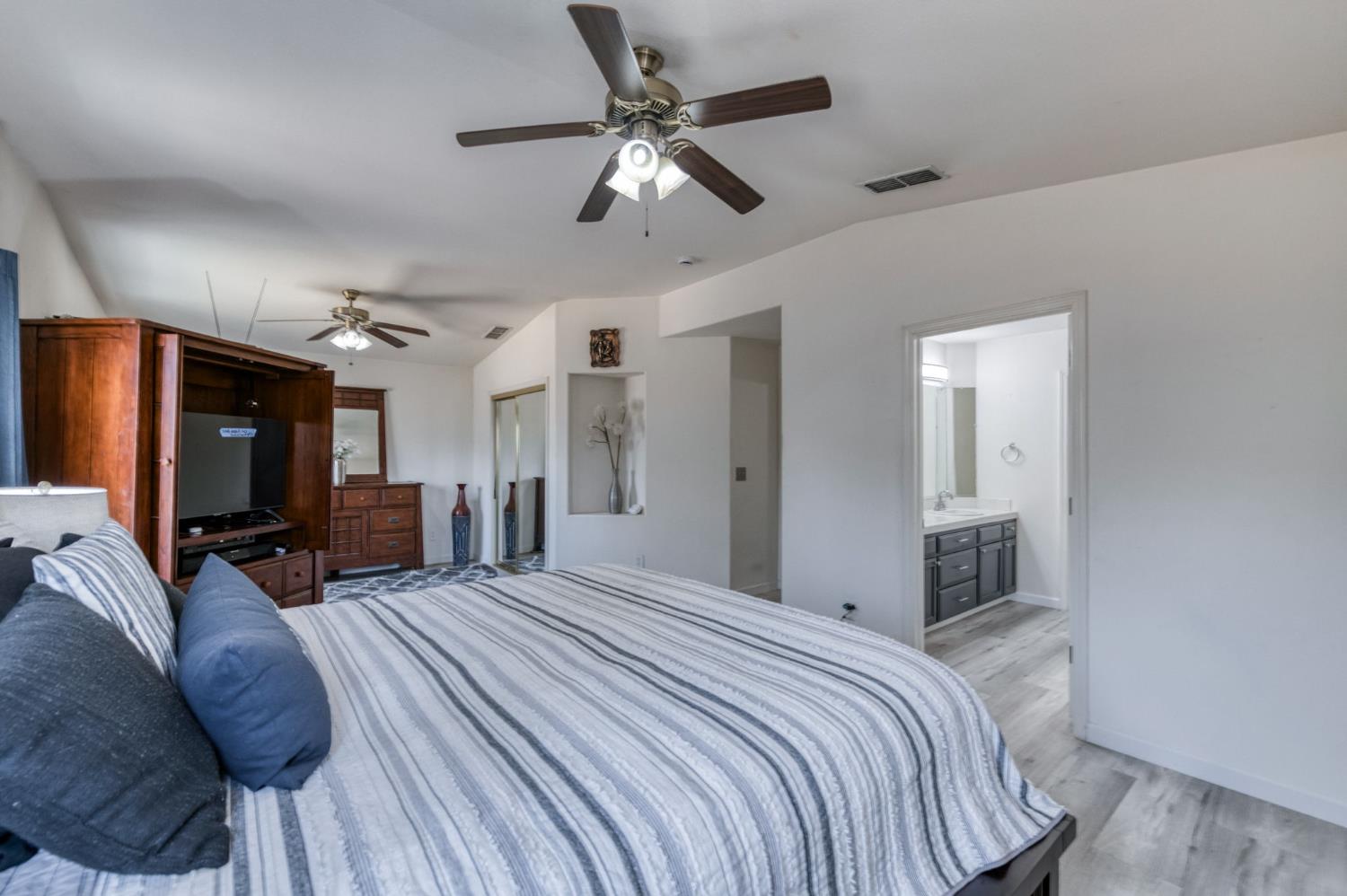 6281 N Babigian, Fresno, CA 93722