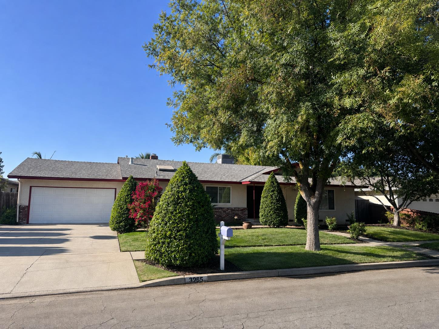 3265 E Vartikian Ave, Fresno, CA 93710