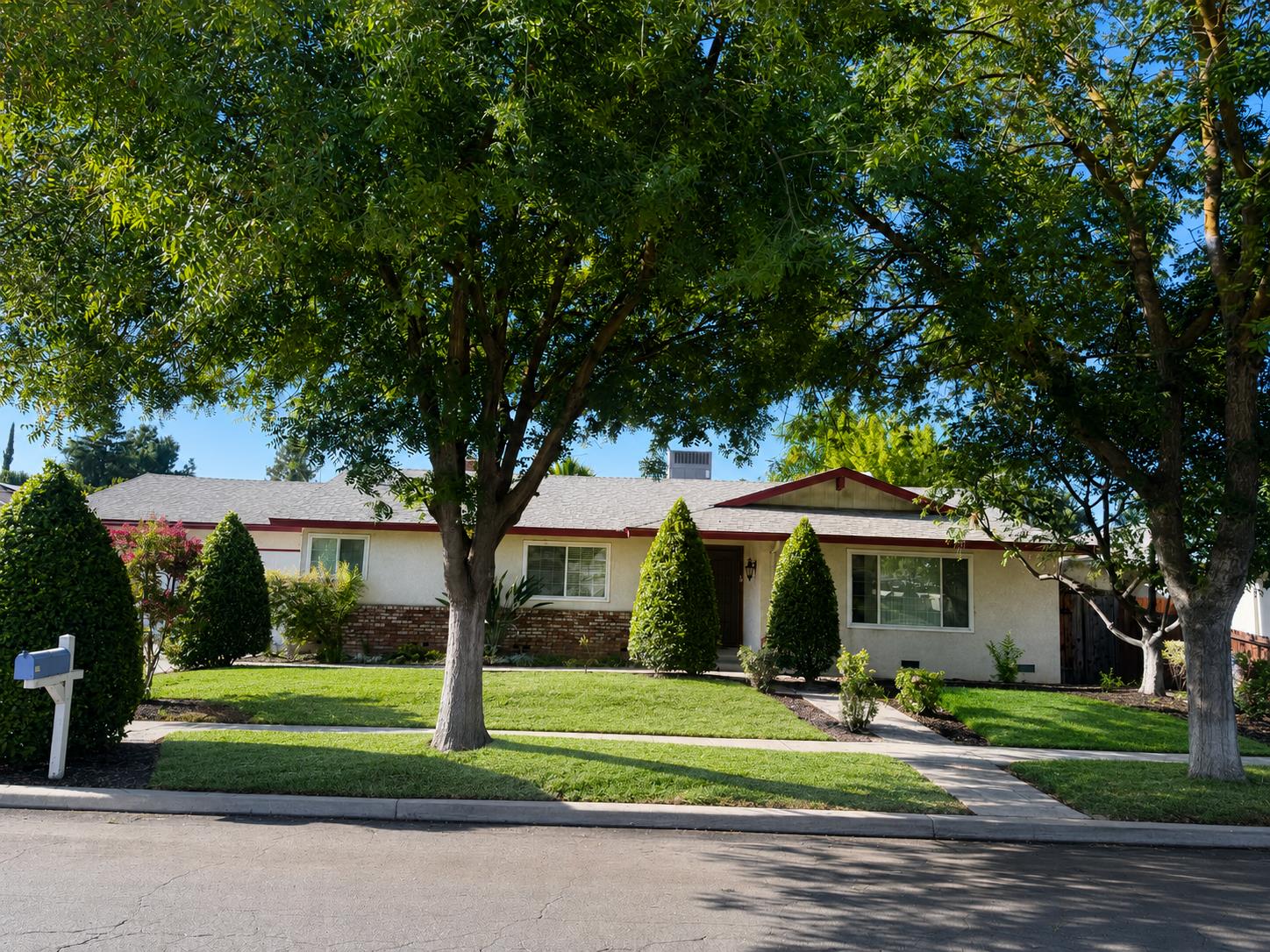 3265 E Vartikian Ave, Fresno, CA 93710