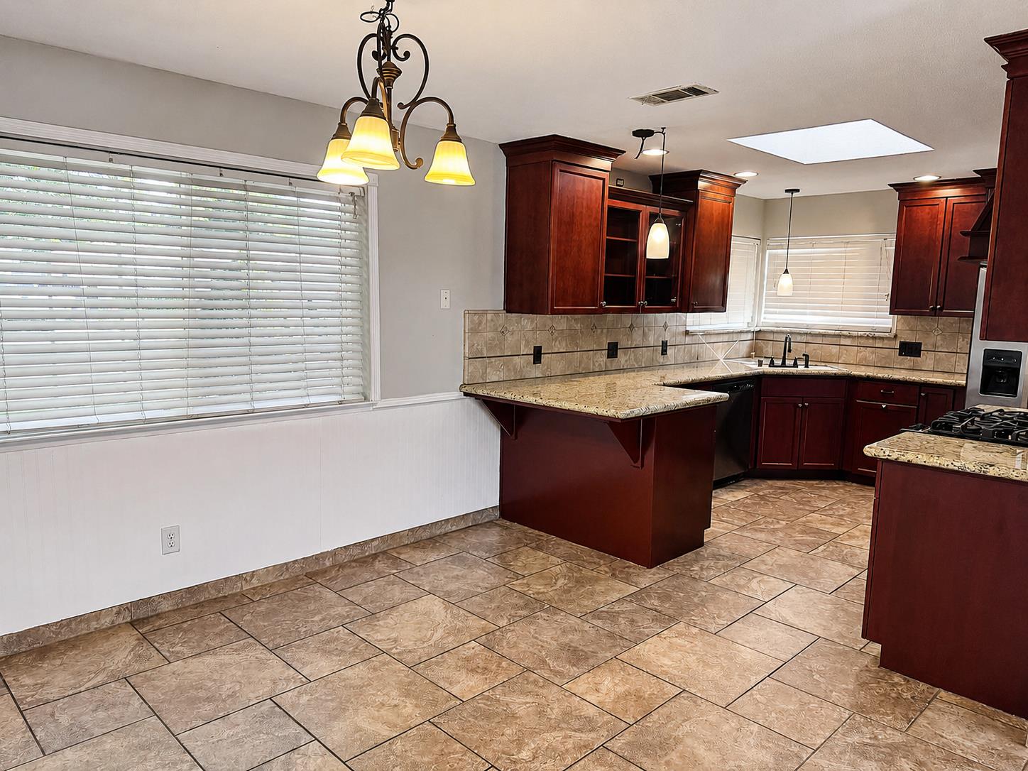 3265 E Vartikian Ave, Fresno, CA 93710