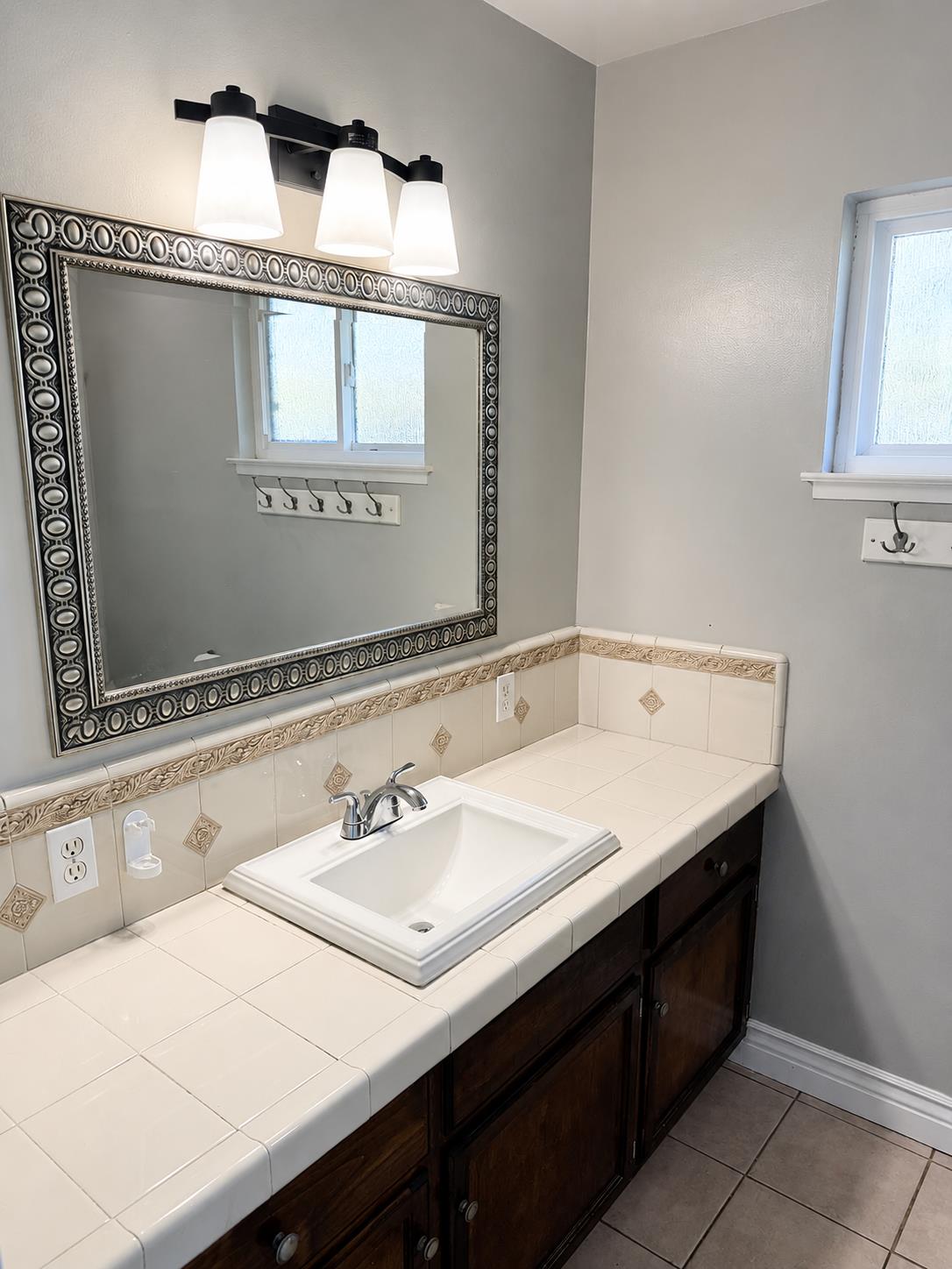3265 E Vartikian Ave, Fresno, CA 93710