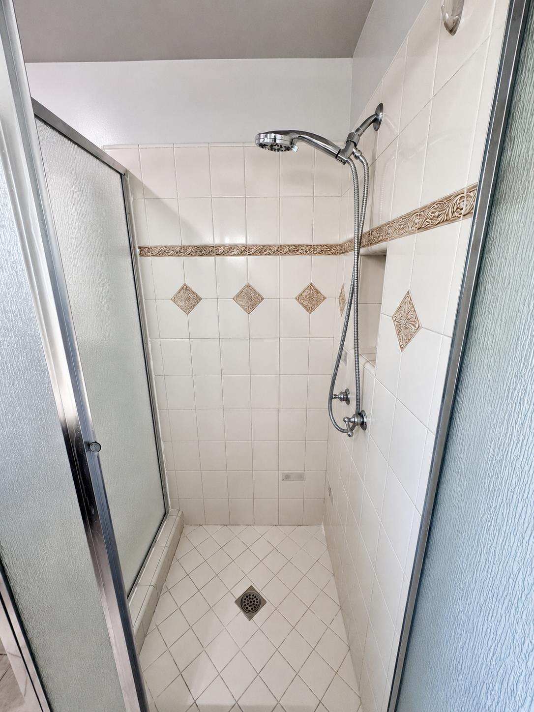3265 E Vartikian Ave, Fresno, CA 93710