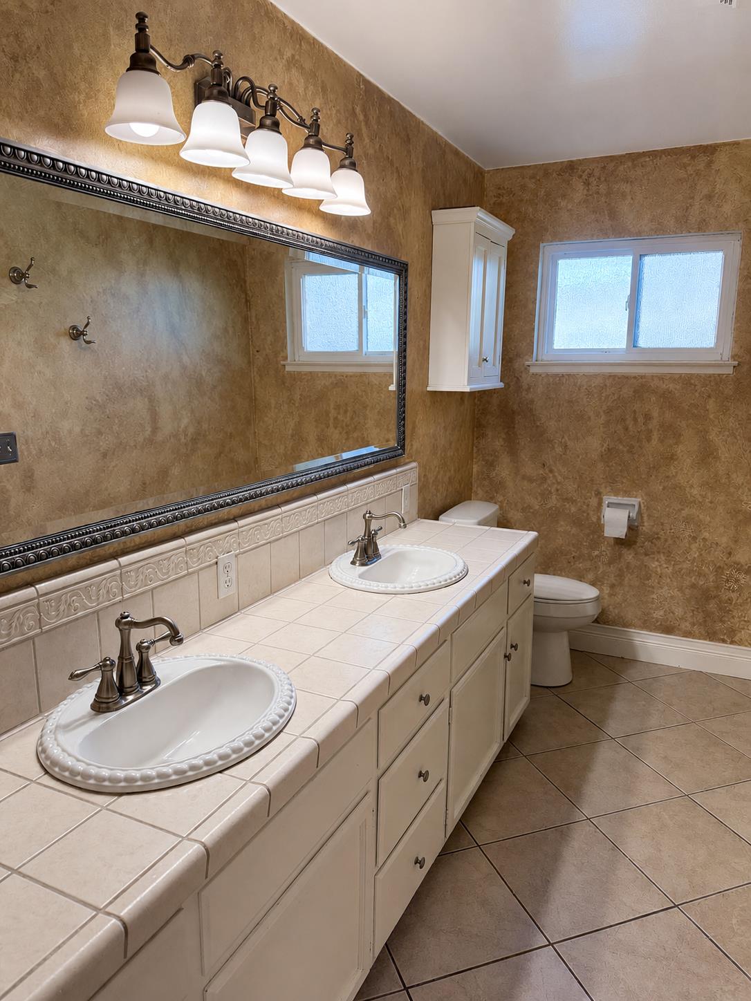 3265 E Vartikian Ave, Fresno, CA 93710