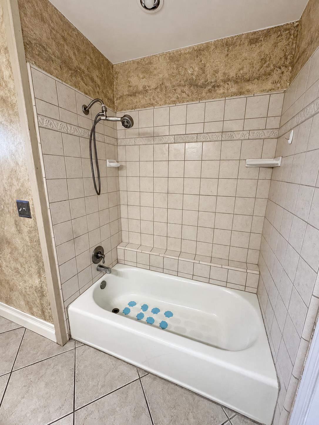 3265 E Vartikian Ave, Fresno, CA 93710