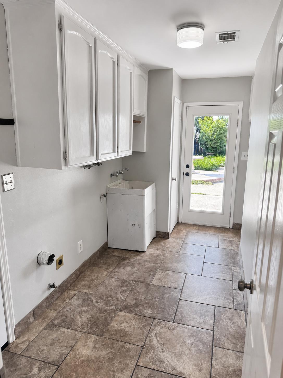 3265 E Vartikian Ave, Fresno, CA 93710