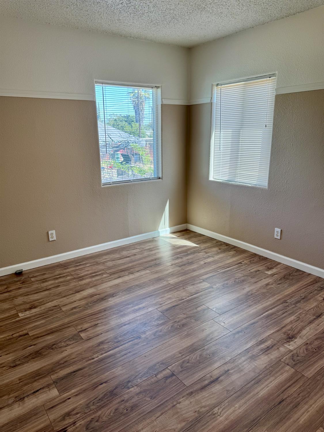1115 Dellavalle Ave, Madera, CA 93638