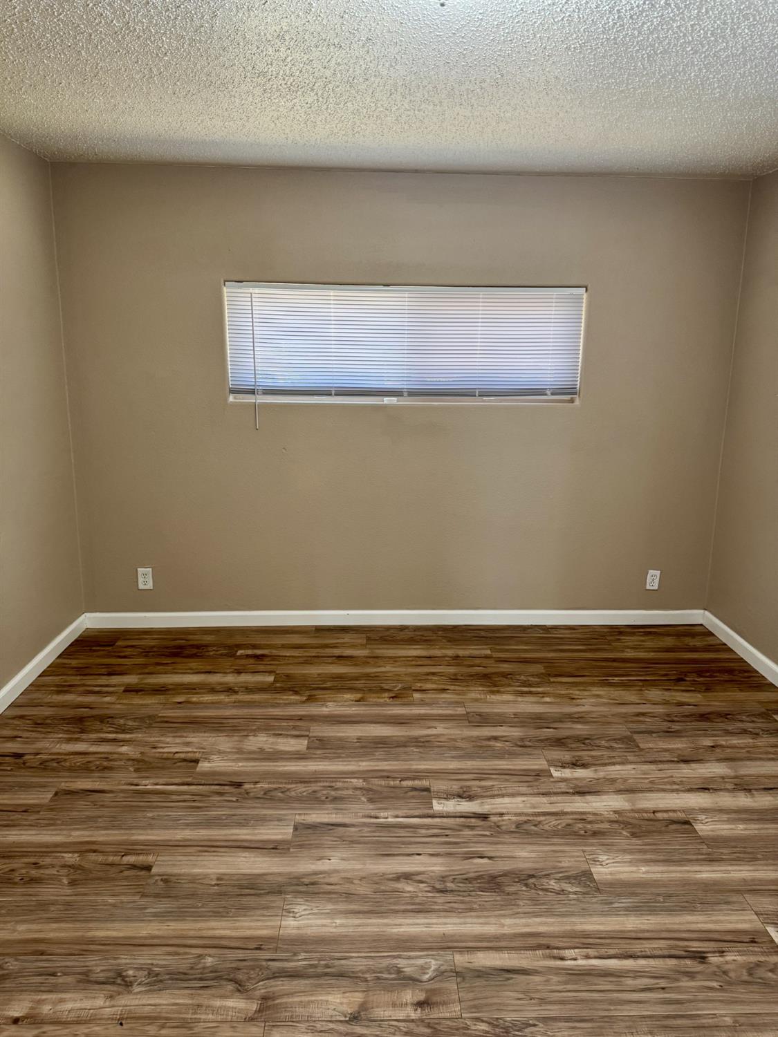 1115 Dellavalle Ave, Madera, CA 93638