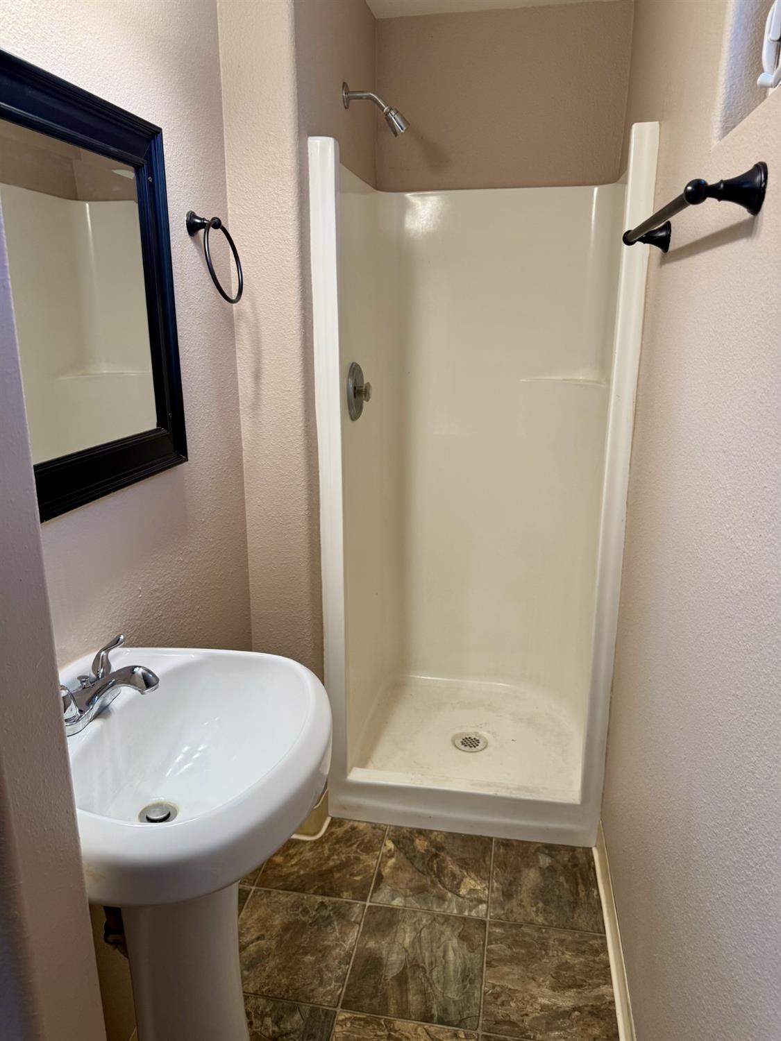 1115 Dellavalle Ave, Madera, CA 93638