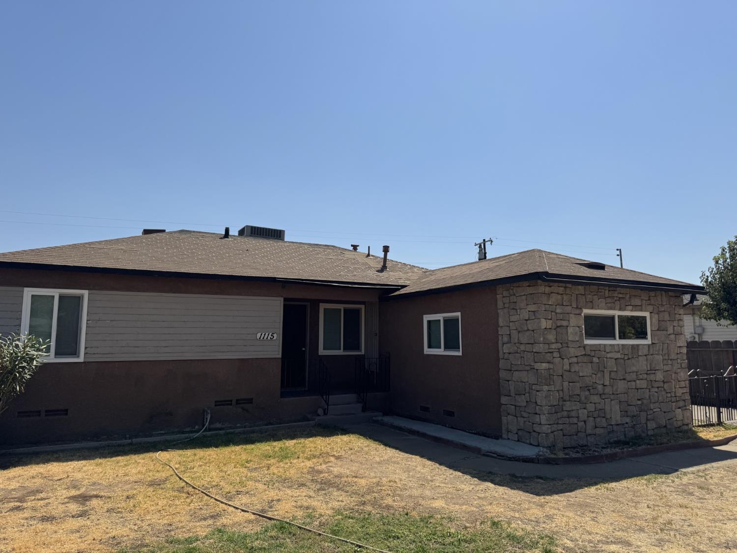 1115 Dellavalle Ave, Madera, CA 93638