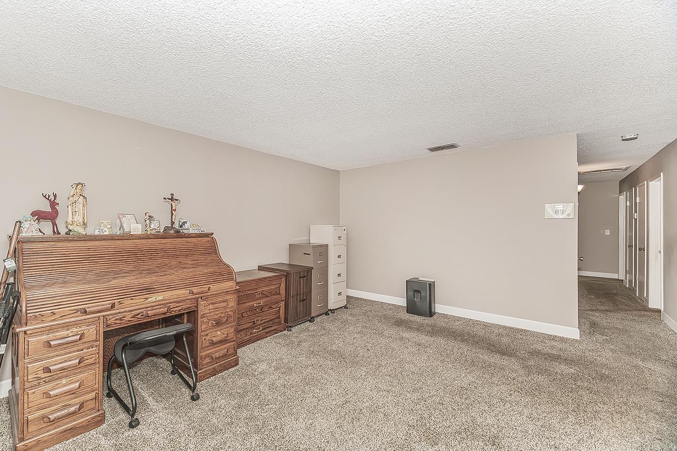 1145 Van Ct, Hanford, CA 93230