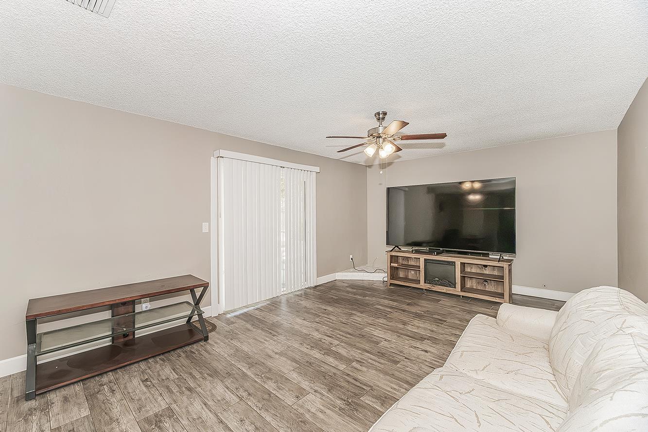 1145 Van Ct, Hanford, CA 93230