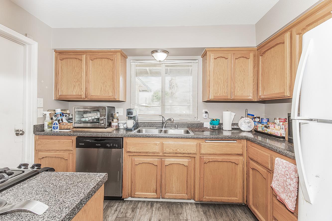 1145 Van Ct, Hanford, CA 93230