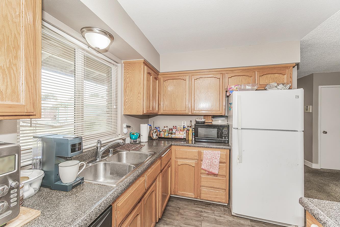 1145 Van Ct, Hanford, CA 93230