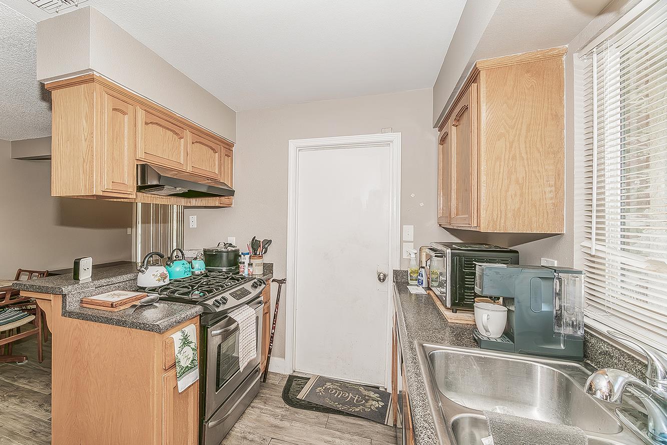 1145 Van Ct, Hanford, CA 93230