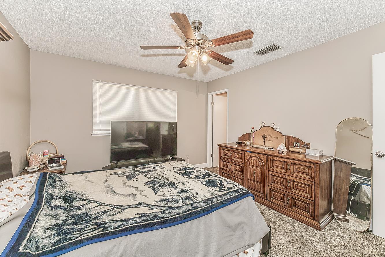 1145 Van Ct, Hanford, CA 93230