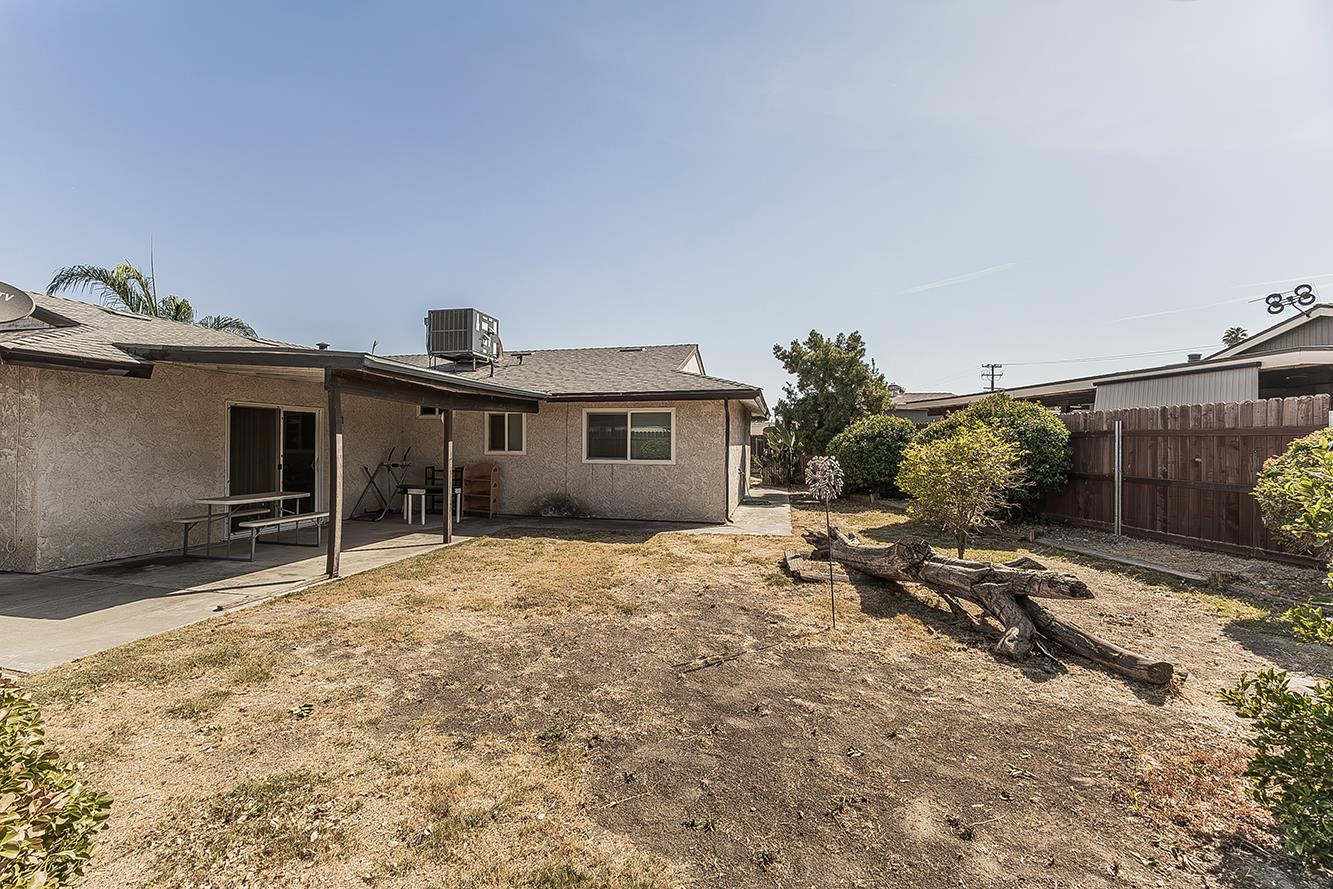 1145 Van Ct, Hanford, CA 93230