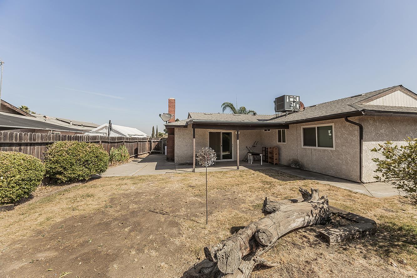 1145 Van Ct, Hanford, CA 93230