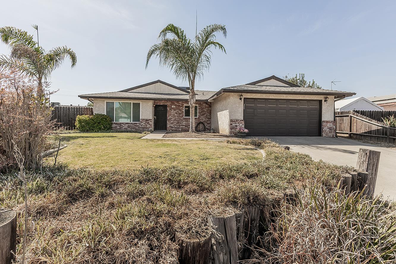 1145 Van Ct, Hanford, CA 93230