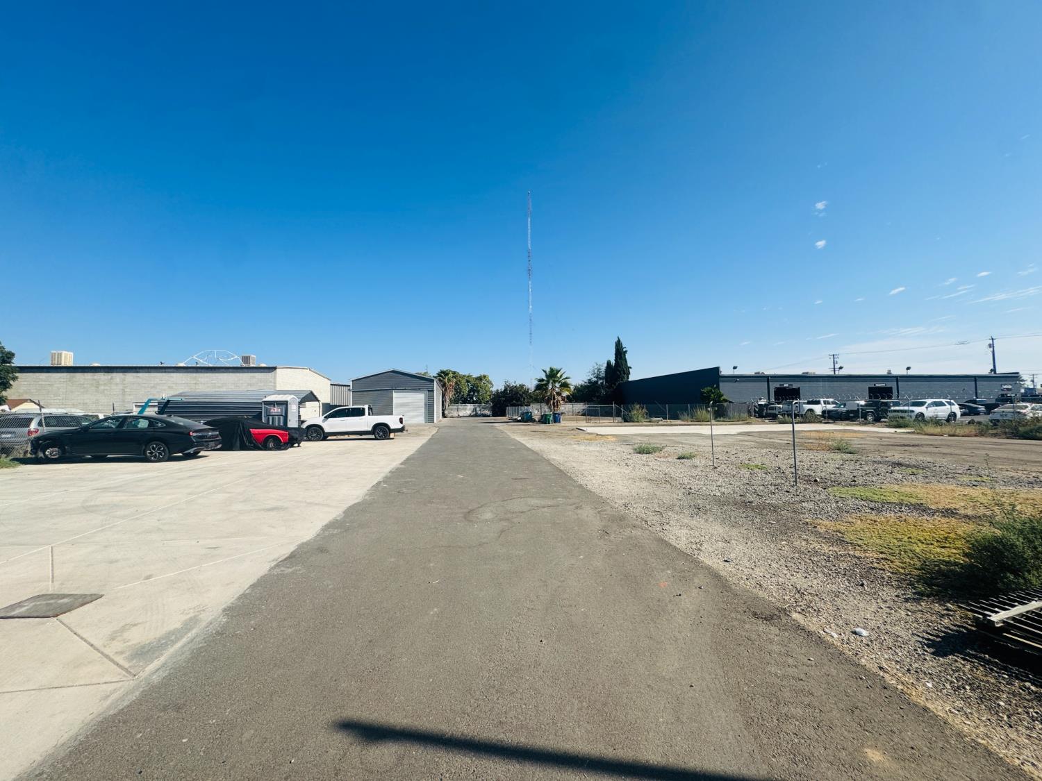 2021 E Home Ave, Fresno, CA 93703