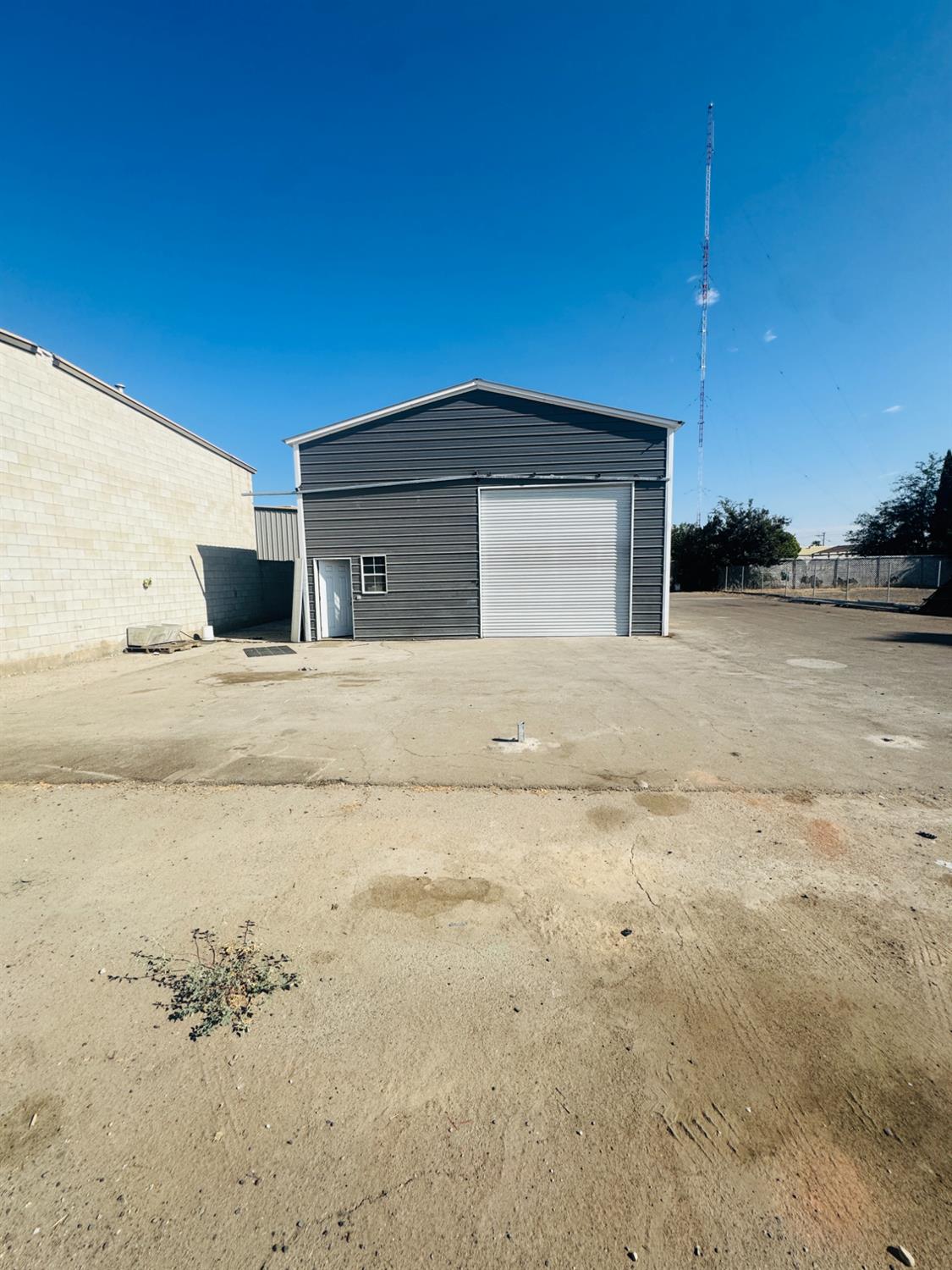 2021 E Home Ave, Fresno, CA 93703