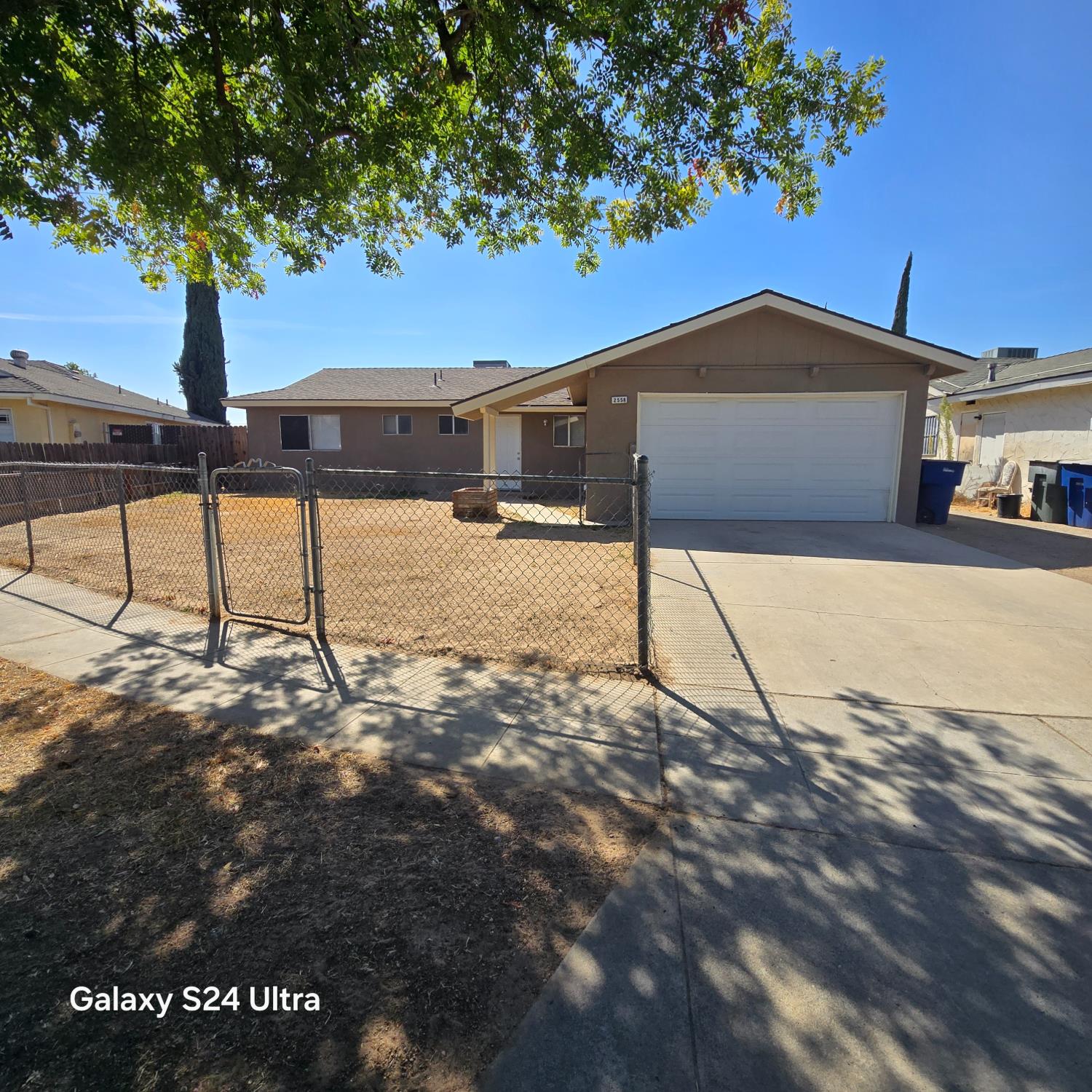 2558 S Backer Ave, Fresno, CA 93725