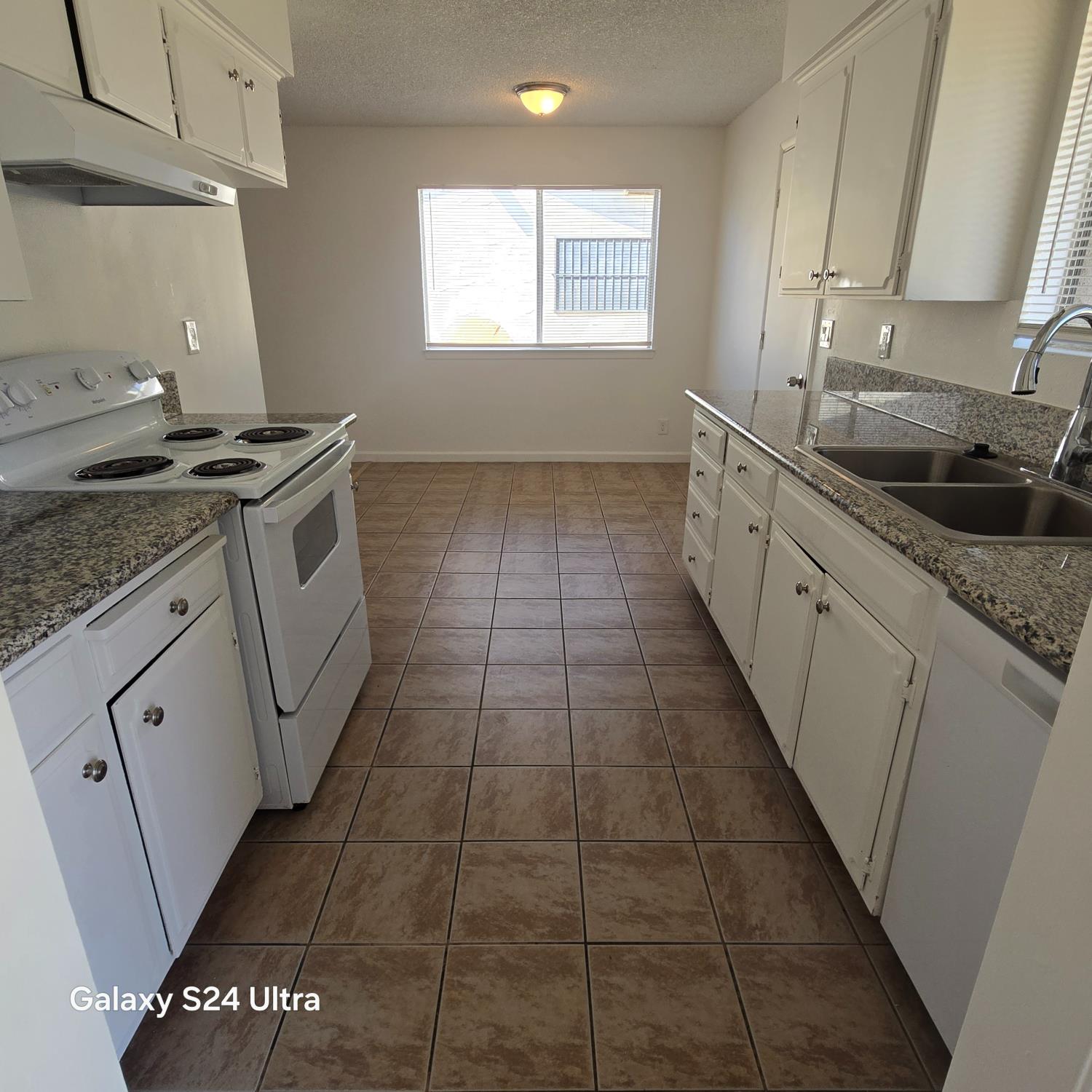 2558 S Backer Ave, Fresno, CA 93725