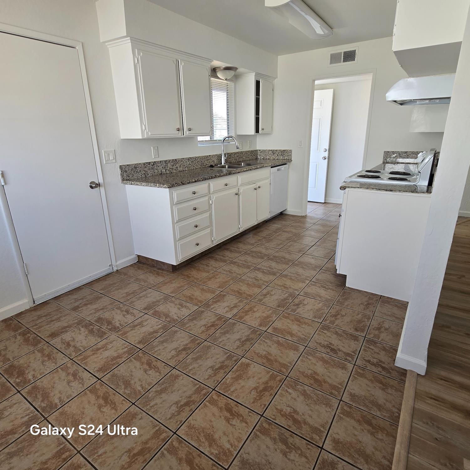 2558 S Backer Ave, Fresno, CA 93725