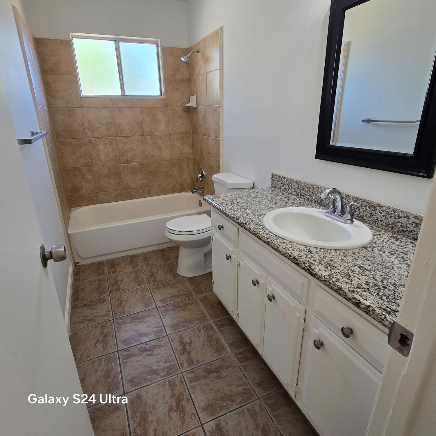 2558 S Backer Ave, Fresno, CA 93725