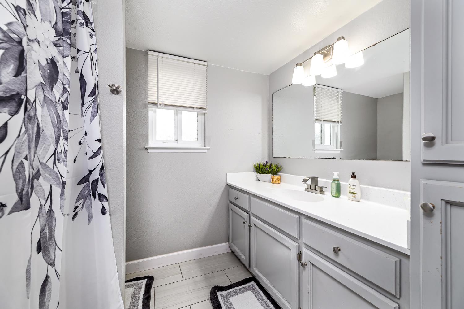 1248 Ashland Dr, Lemoore, CA 93245
