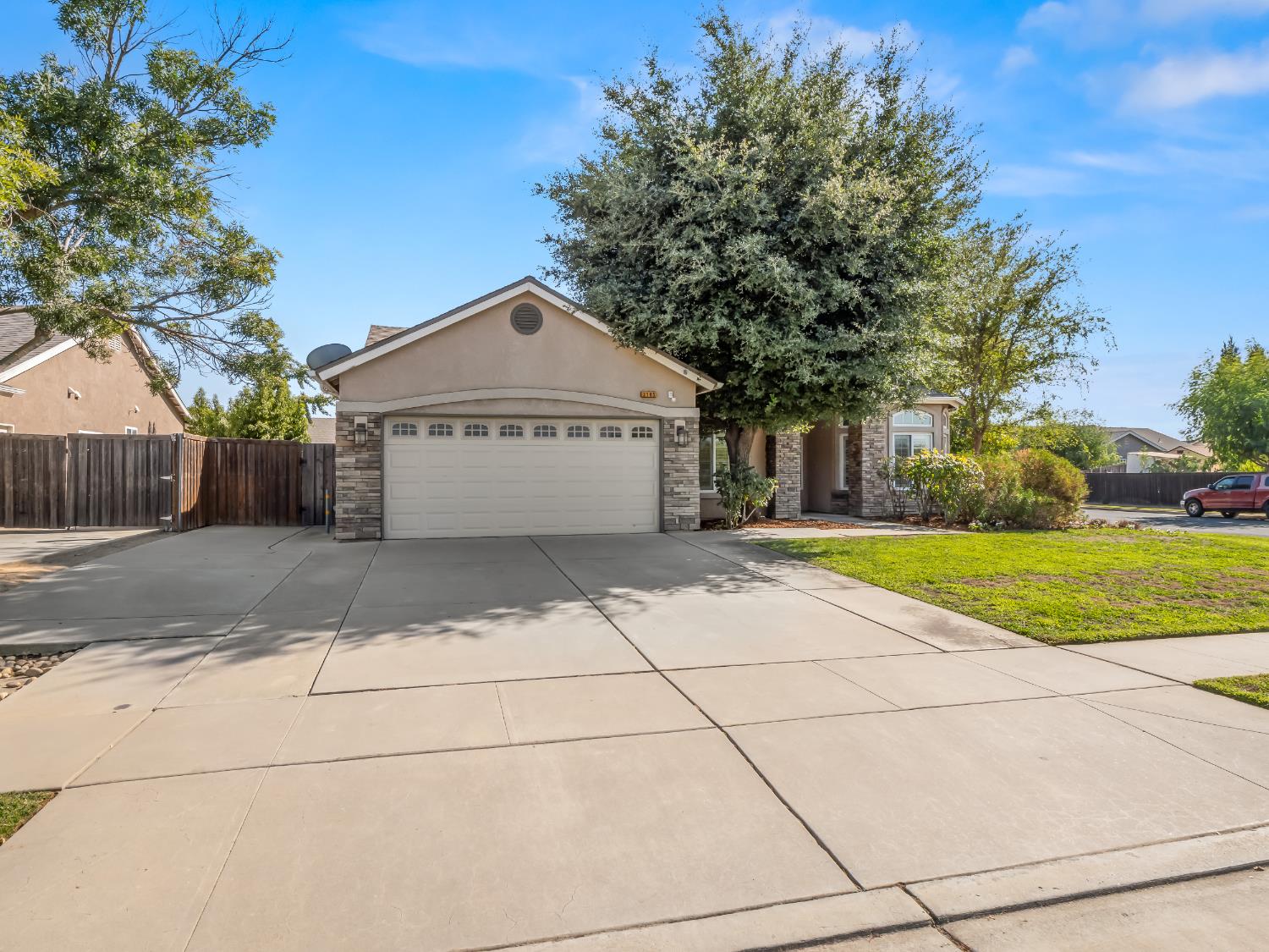 2185 Oak Ave, Sanger, CA 93657