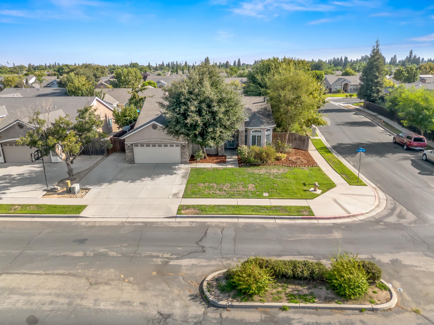 2185 Oak Ave, Sanger, CA 93657