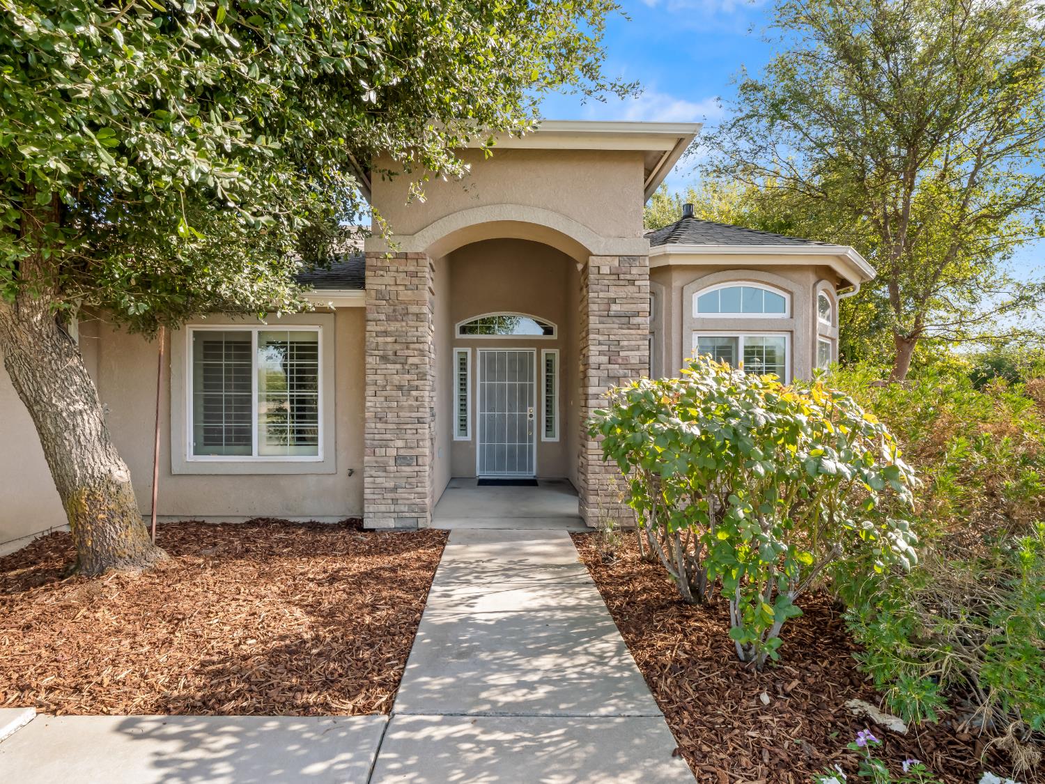 2185 Oak Ave, Sanger, CA 93657