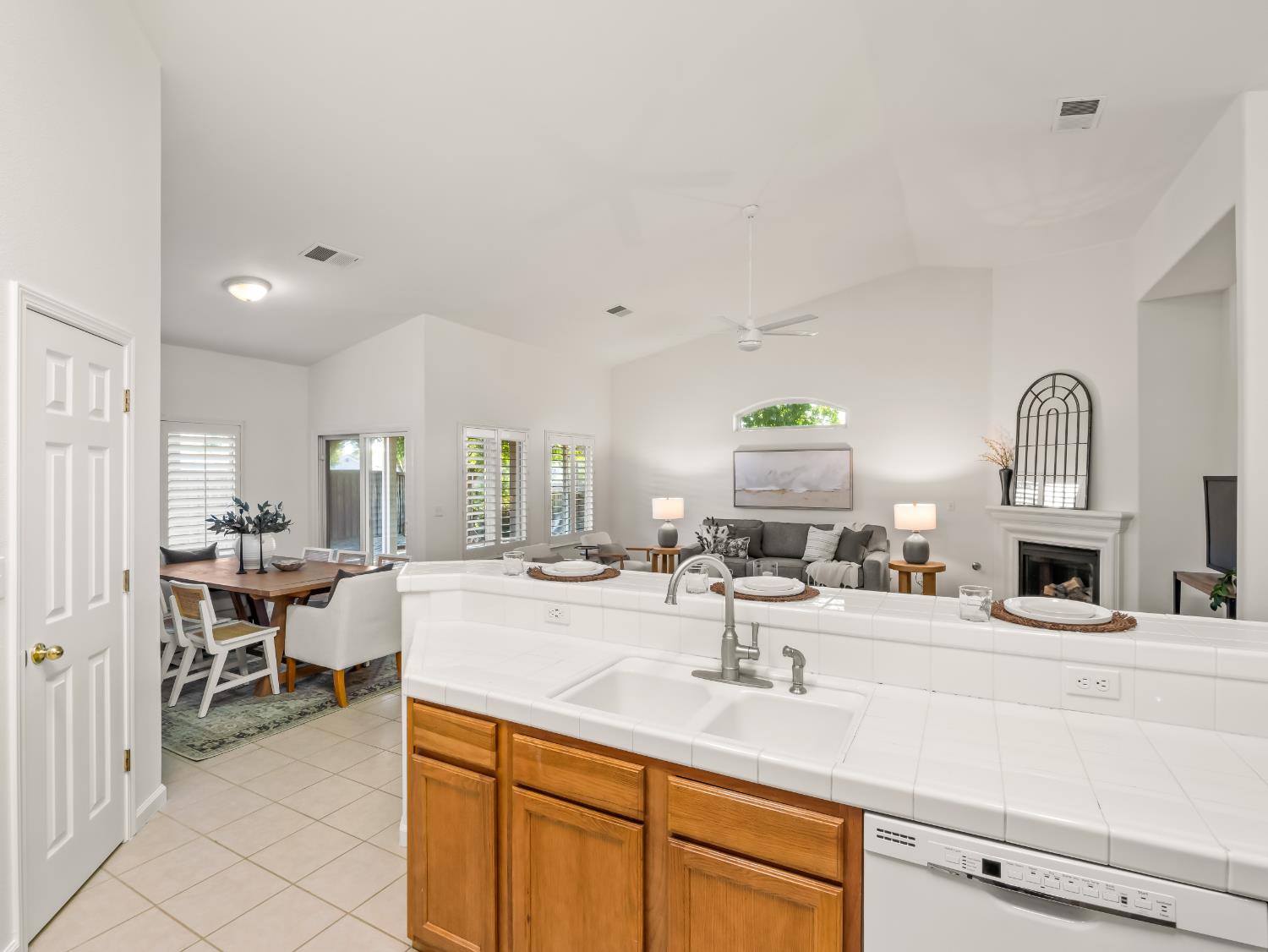 2185 Oak Ave, Sanger, CA 93657