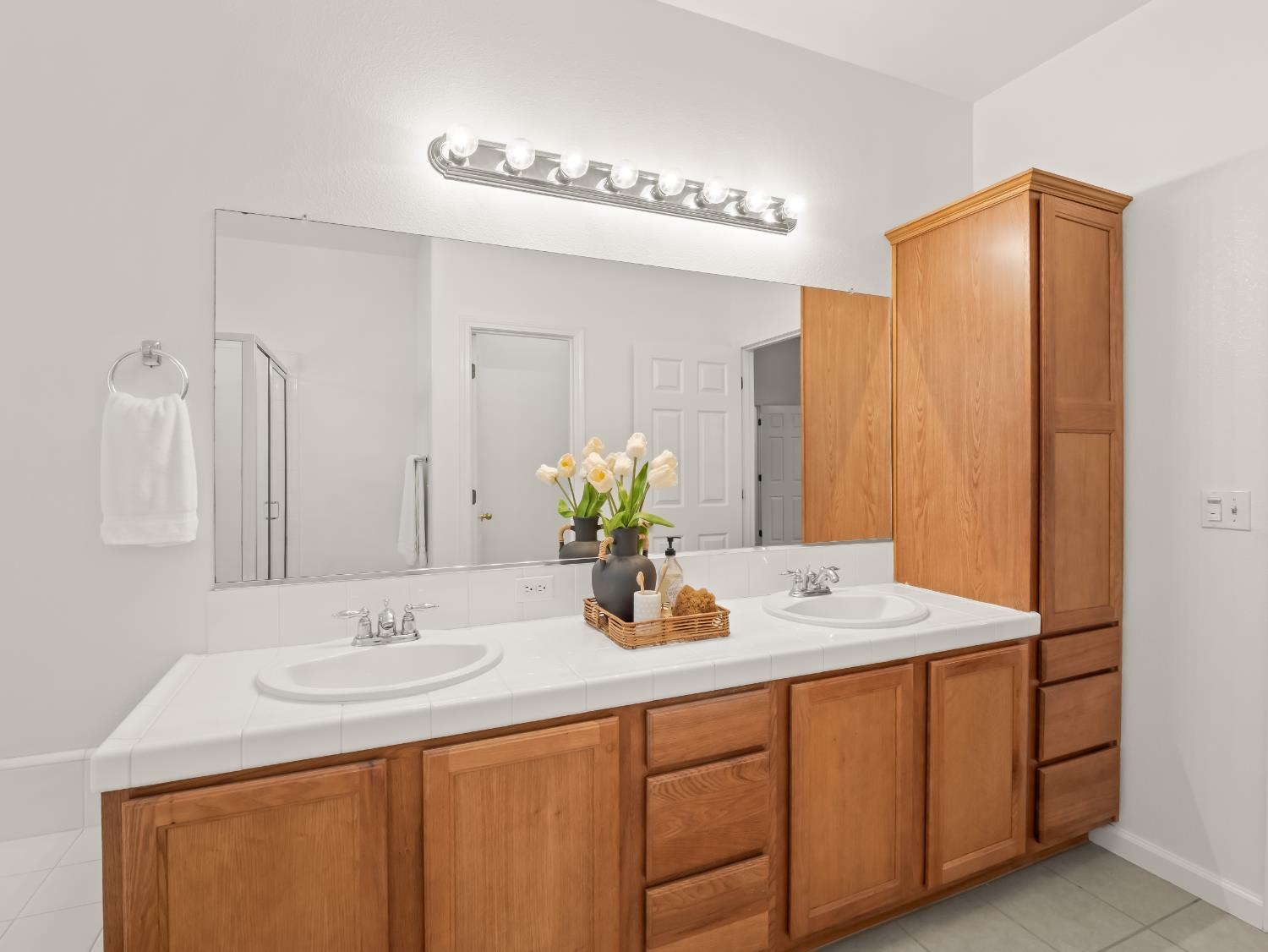 2185 Oak Ave, Sanger, CA 93657