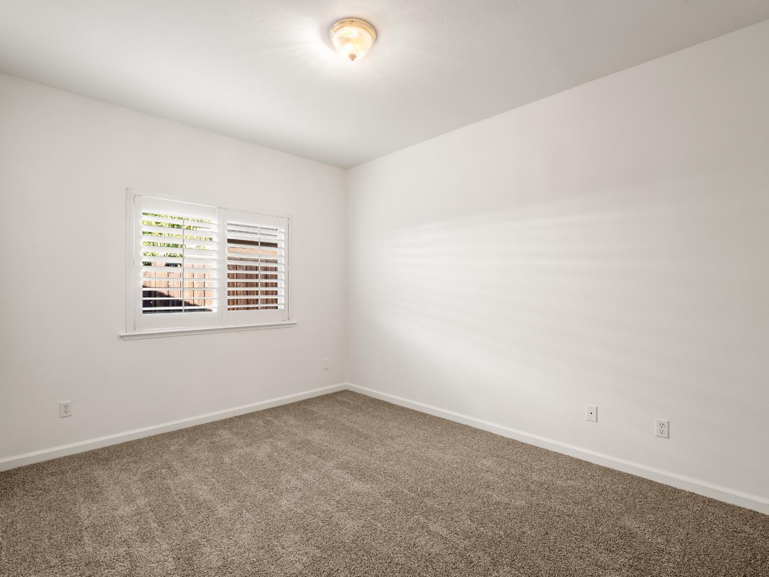 2185 Oak Ave, Sanger, CA 93657