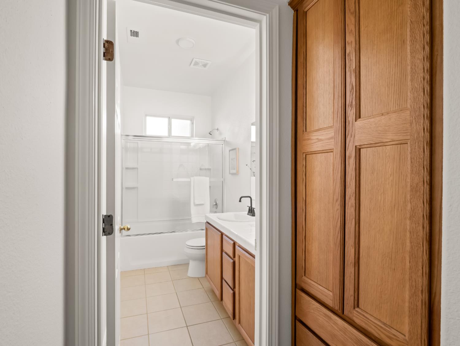 2185 Oak Ave, Sanger, CA 93657