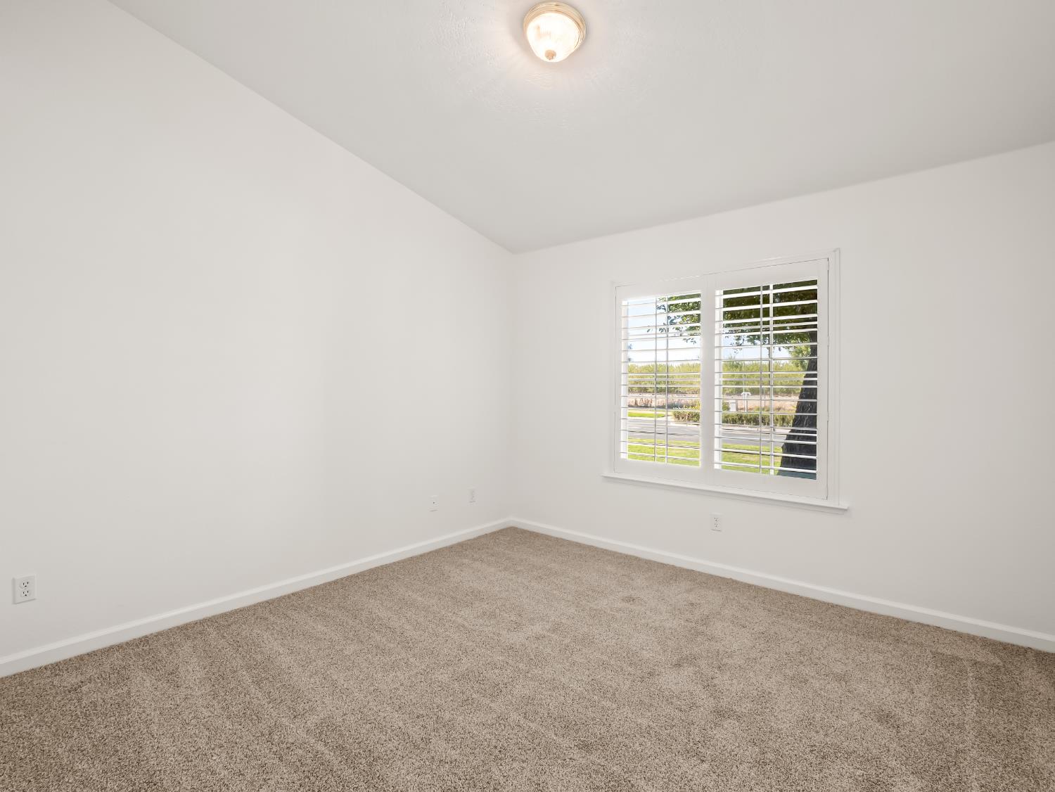 2185 Oak Ave, Sanger, CA 93657