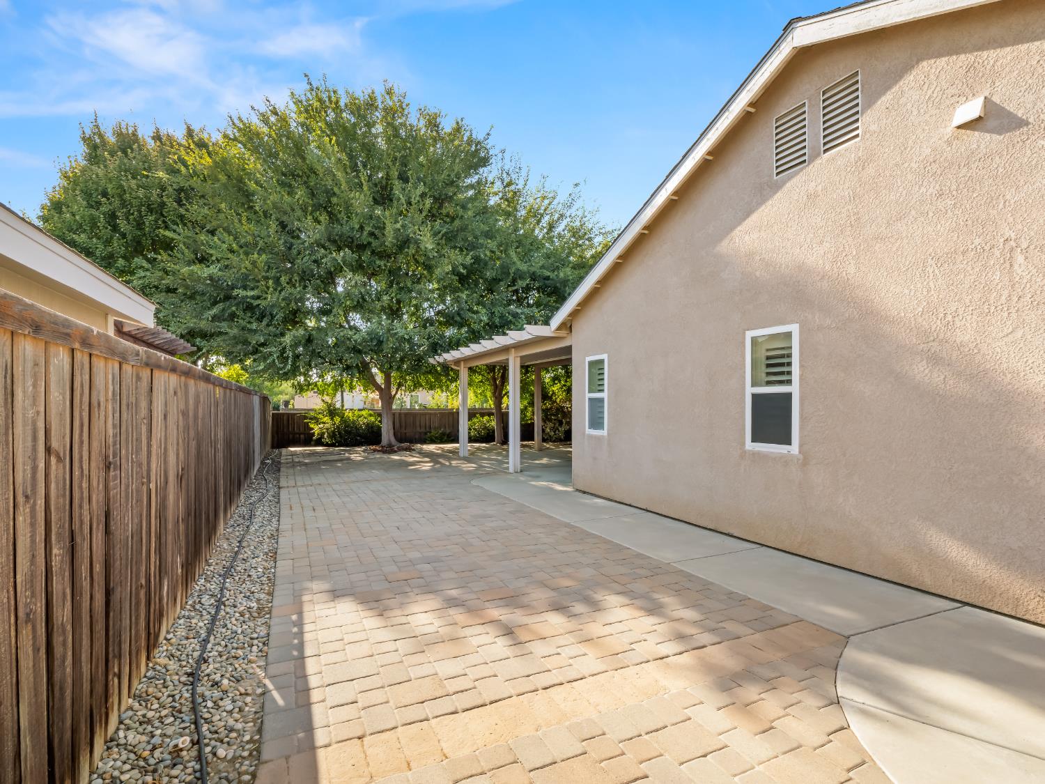 2185 Oak Ave, Sanger, CA 93657