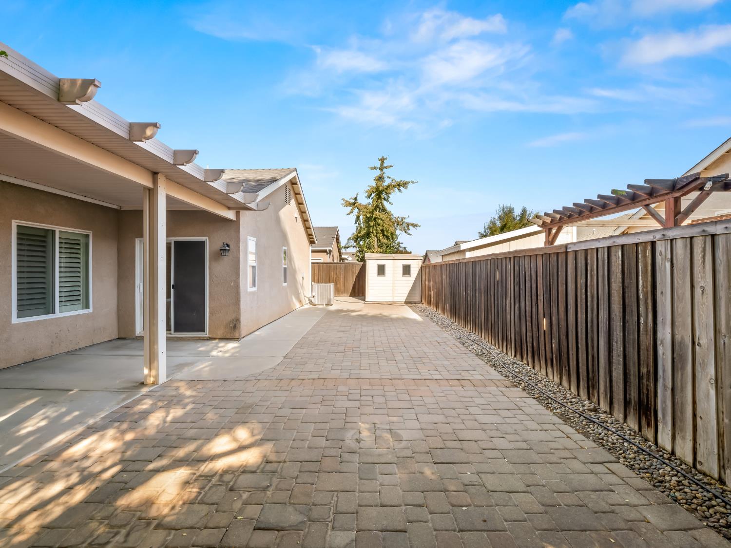 2185 Oak Ave, Sanger, CA 93657