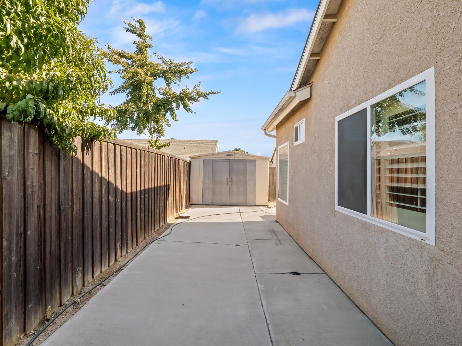 2185 Oak Ave, Sanger, CA 93657