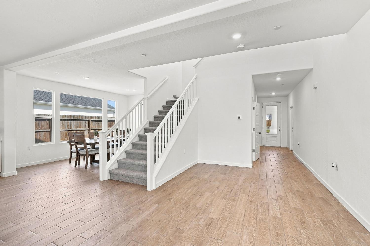 527 Vanderbilt Dr, Lemoore, CA 93245