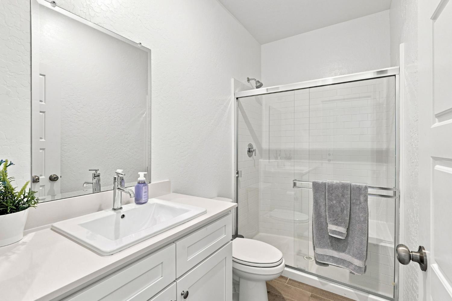 527 Vanderbilt Dr, Lemoore, CA 93245