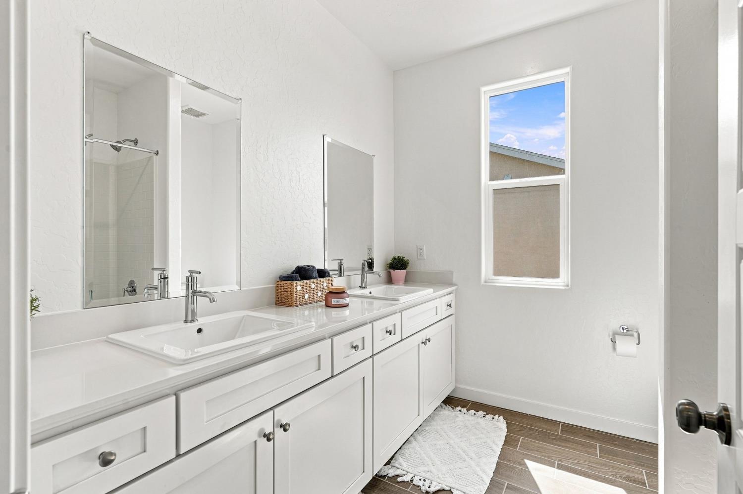 527 Vanderbilt Dr, Lemoore, CA 93245
