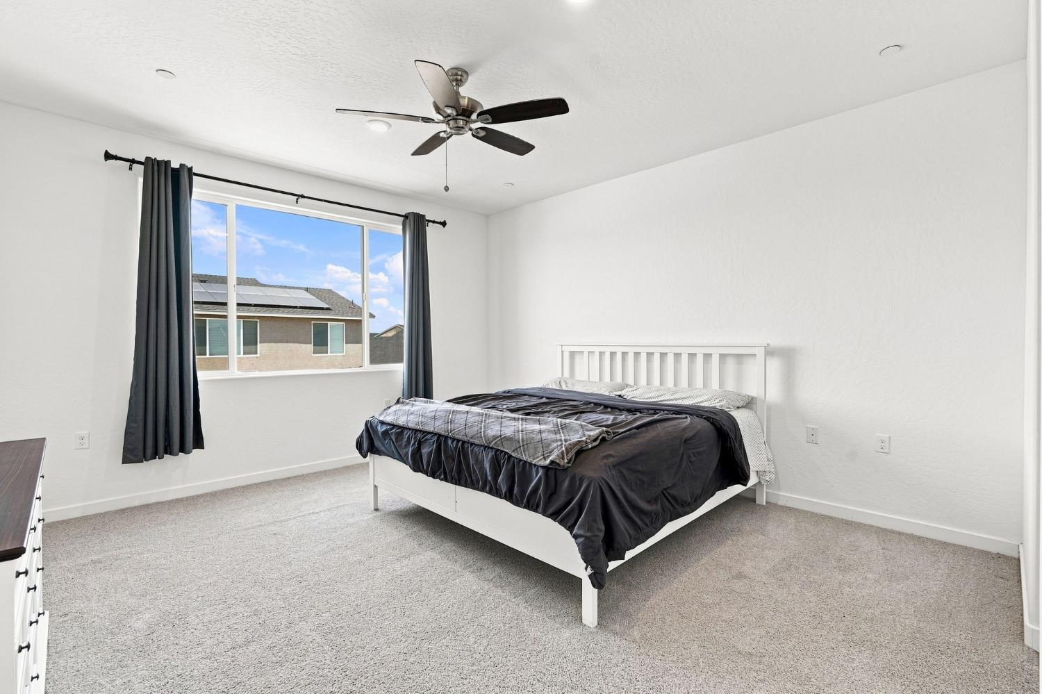 527 Vanderbilt Dr, Lemoore, CA 93245