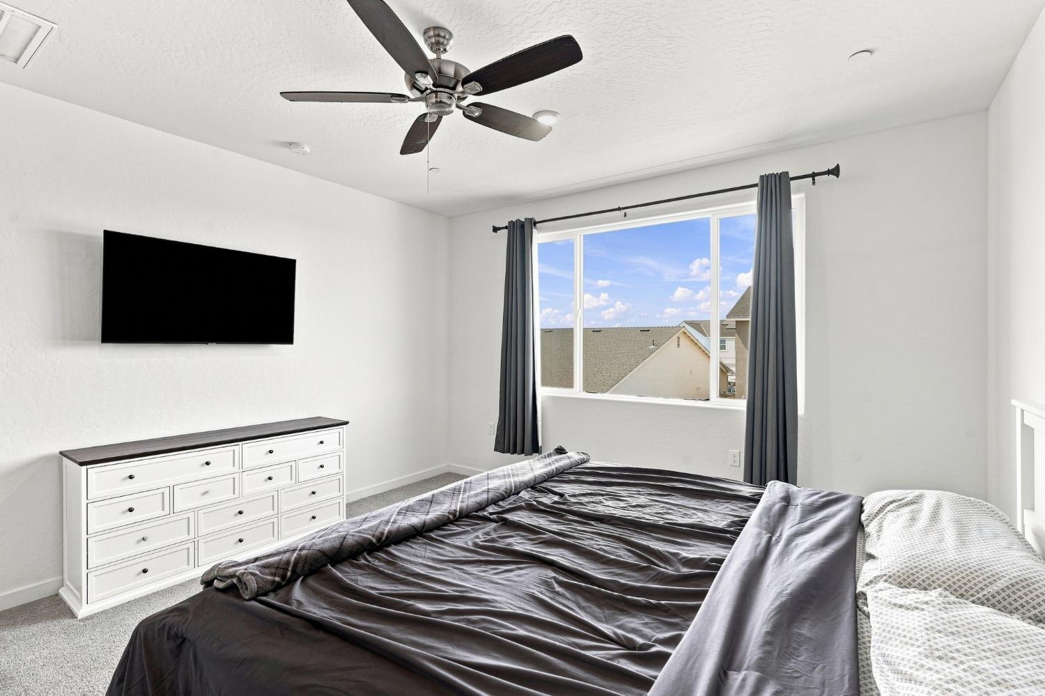 527 Vanderbilt Dr, Lemoore, CA 93245