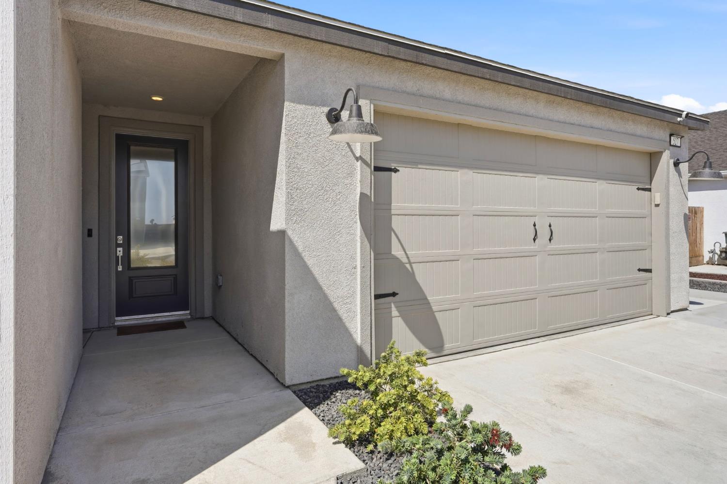 527 Vanderbilt Dr, Lemoore, CA 93245