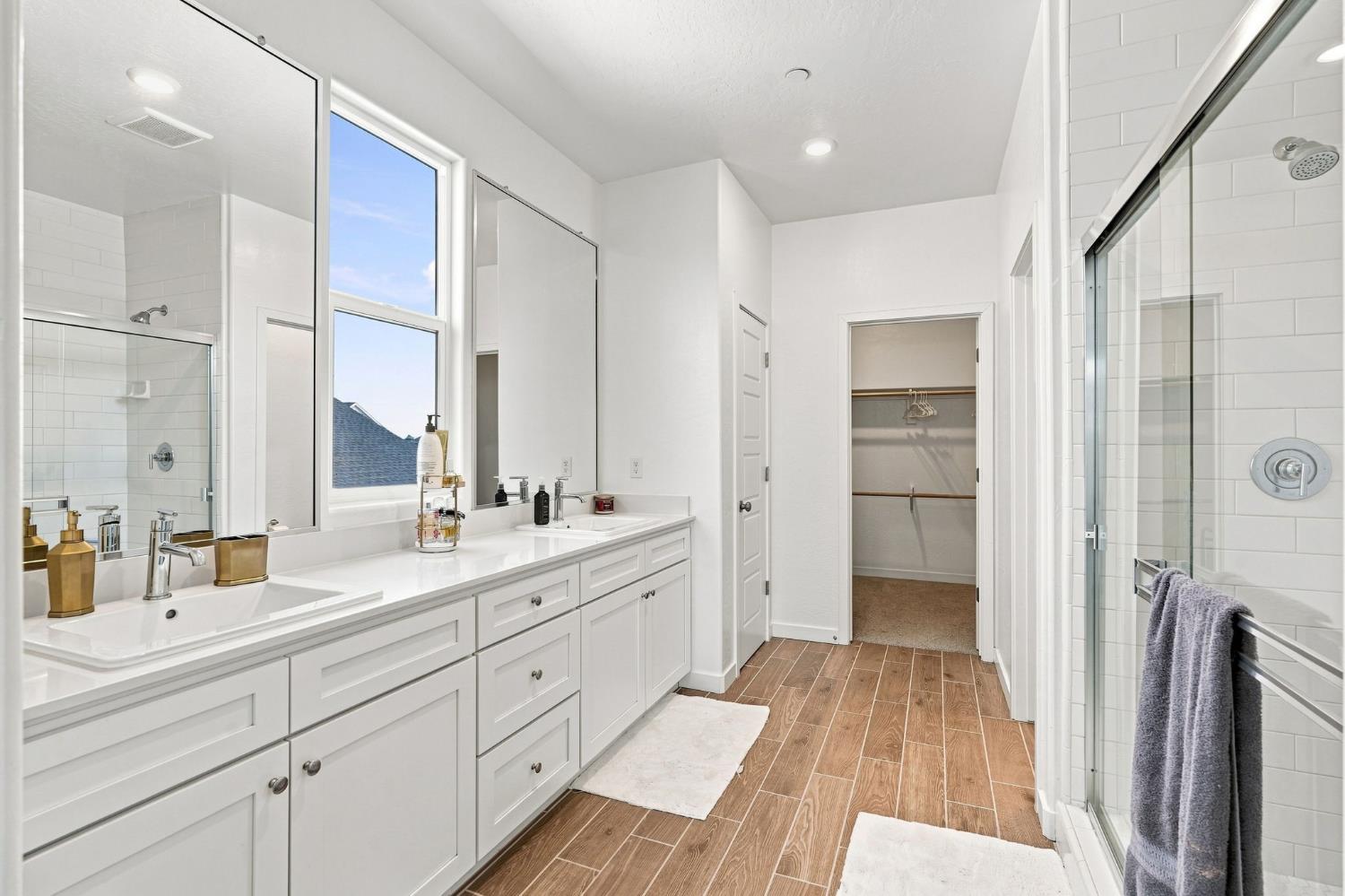 527 Vanderbilt Dr, Lemoore, CA 93245